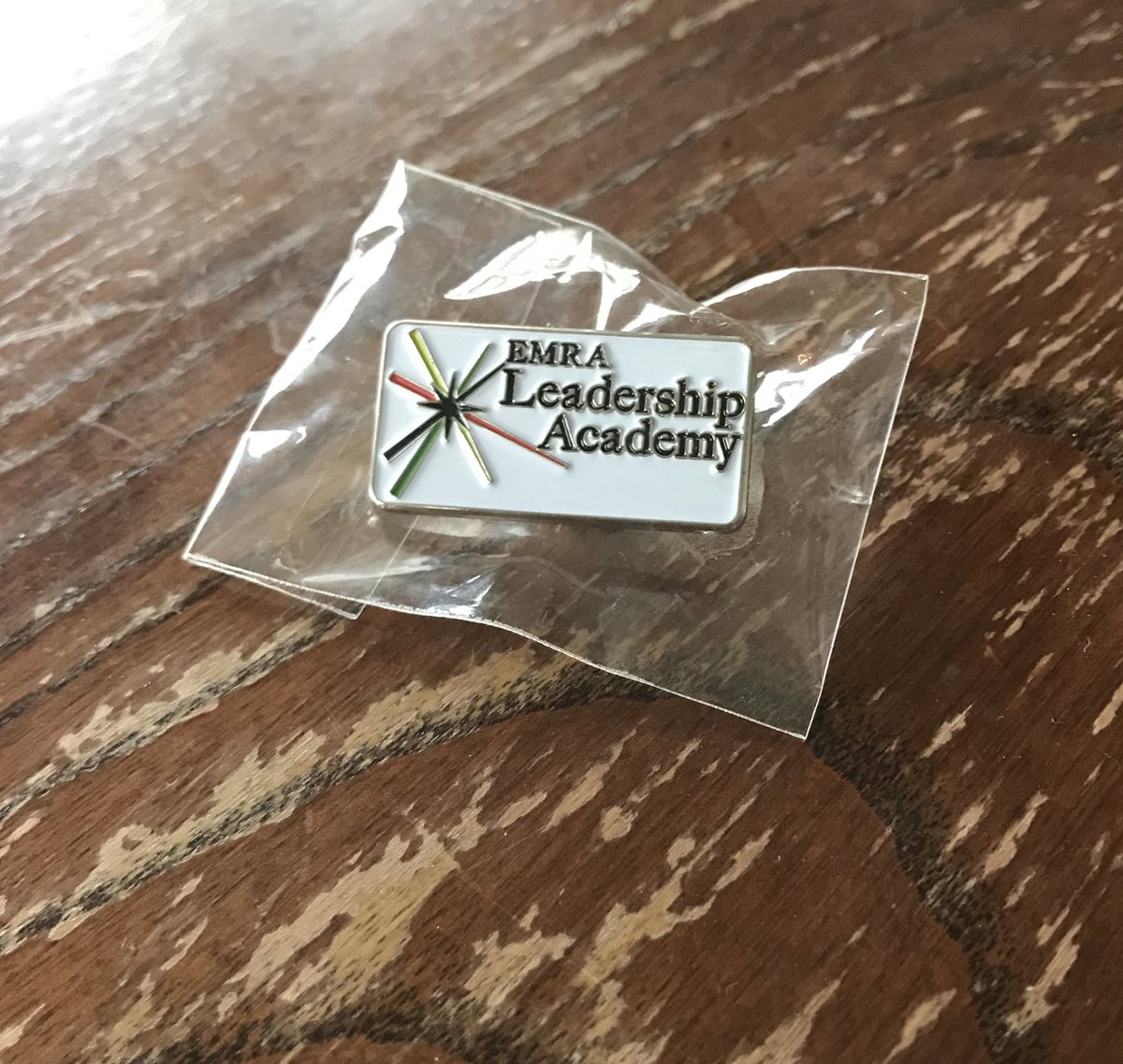 docreilles's tweet photo. Just got my @emresidents LA grad pin! So honored I was able to learn from some of the best minds and mentors in EM over this past year. From leadership strategy with @RoshReview to cultural wellness with @ArleneSujin , EVERY #EMRA member should apply!🚨 https://t.co/zmzKY4vx4D