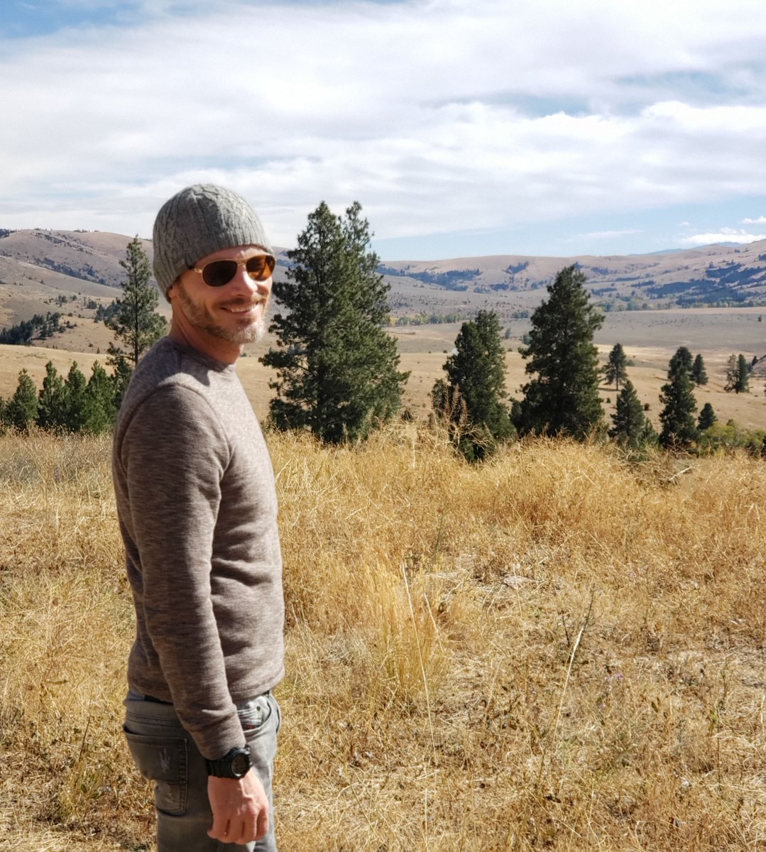 LeashesofValor's tweet photo. #FlashbackFriday ... I'm smiling because.... #photocaption away ( keep it clean people ) #1leash2lives #leashesofvalor #montana #veteran #marines #semperfi #itsoktonotbeokay #livingthebestlife #fridayvibes #fbf https://t.co/3p9mbqITuE