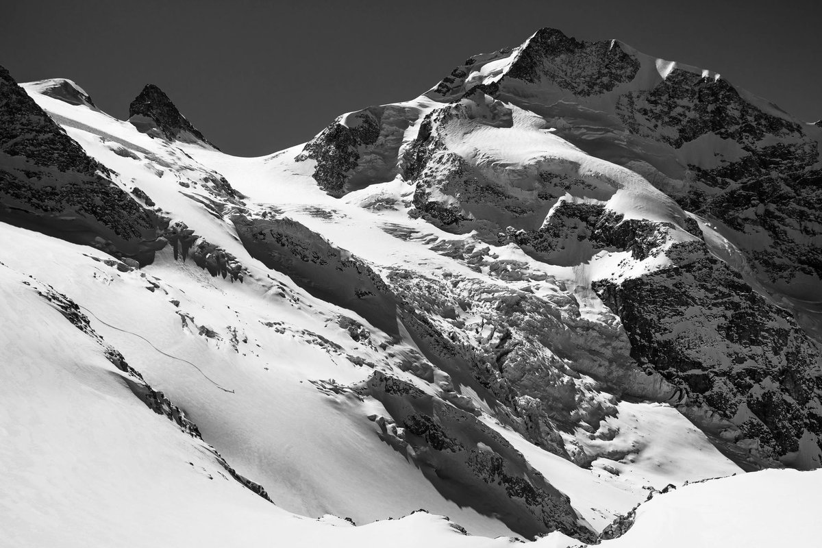 Meanwhile we get to dream a little. Thanks to these guys. Here's a throw back to our winter 2020 on the Morteratsch glacier.
Photo: Javier Govetto
Rider: Lucas Swieykowski https://t.co/YNzbV6jkgs