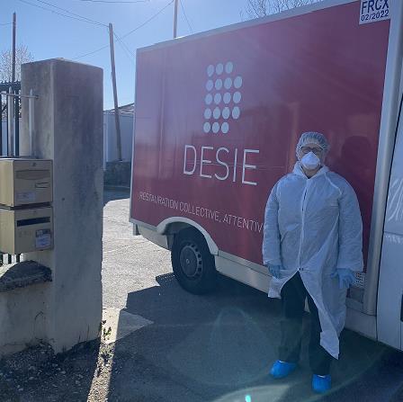 Bravo aux équipes de DESIE qui ont su s’adapter pour répondre aux besoins urgents des collectivités locales et livrer 500 repas par jour aux personnes dépendantes ou isolées et aux enfants de soignants dans les écoles.
#insertion #Hérosduquotidien #solidarité