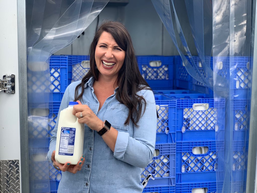 PoweredbyGAMilk's tweet photo. The Great Georgia Give is officially underway. Our amazing Georgia dairy farmers @kroger @dfamilk @GaDeptAg and Centennial Farms Dairy have all partnered to donate over 24,000 half gallons of milk to communities across the state. #farmtofrontlines #milkmakesamazing https://t.co/Thr18RBegy