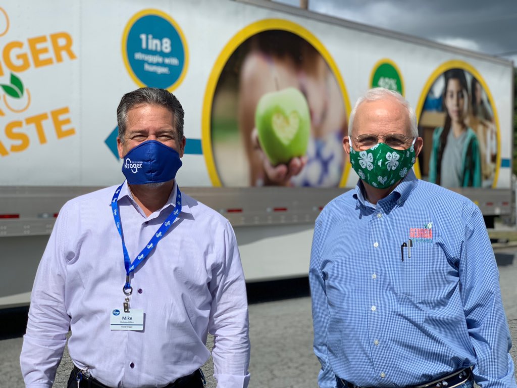 PoweredbyGAMilk's tweet photo. The Great Georgia Give is officially underway. Our amazing Georgia dairy farmers @kroger @dfamilk @GaDeptAg and Centennial Farms Dairy have all partnered to donate over 24,000 half gallons of milk to communities across the state. #farmtofrontlines #milkmakesamazing https://t.co/Thr18RBegy