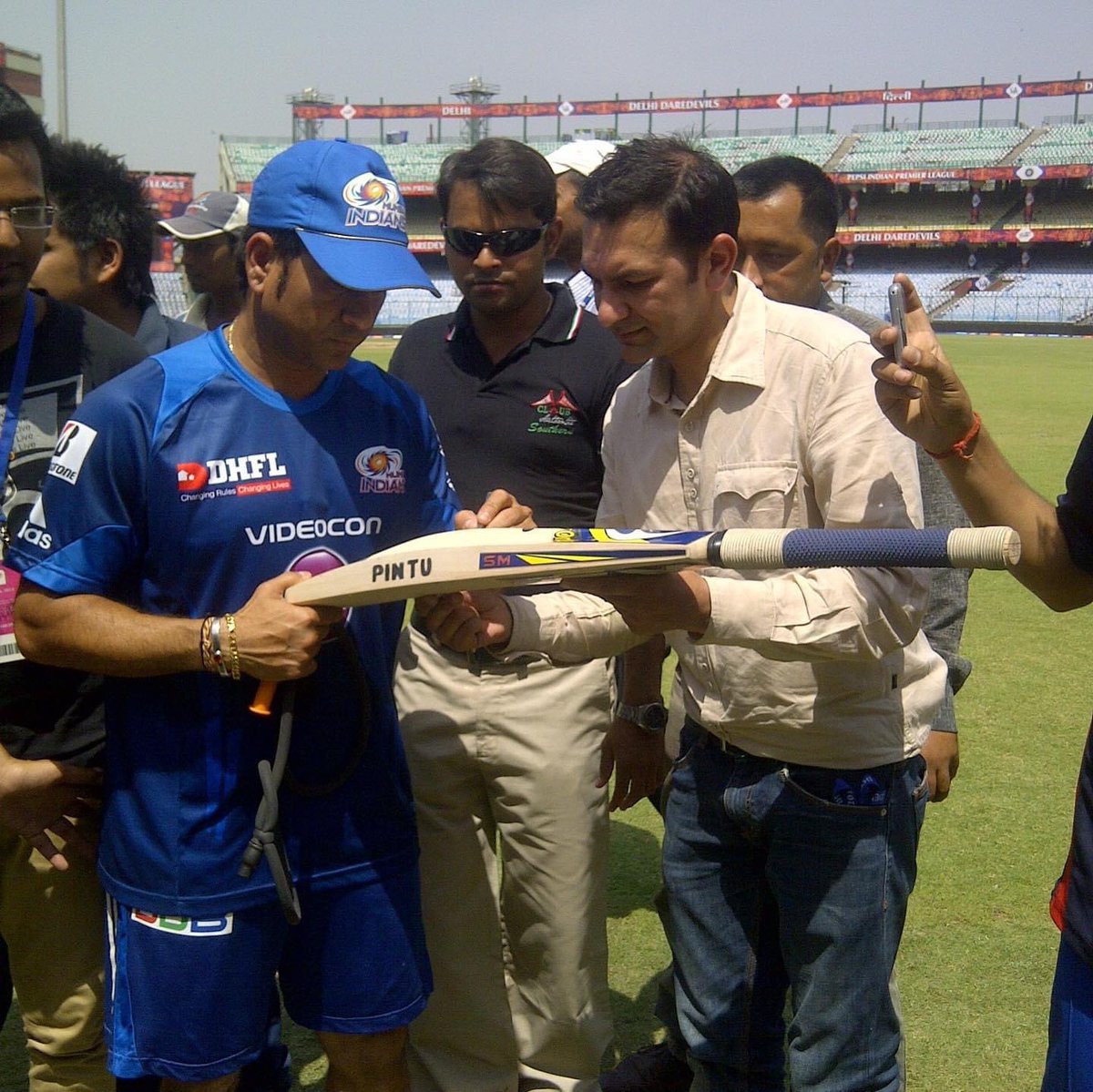 #HappyBirthdaySachin #SachintendulkarTheLegend 
#littlemaster #masterblaster 
#Legend #MumbaiIndians 
<a href="/sachin_rt/">Sachin Tendulkar</a> <a href="/mipaltan/">Mumbai Indians</a>