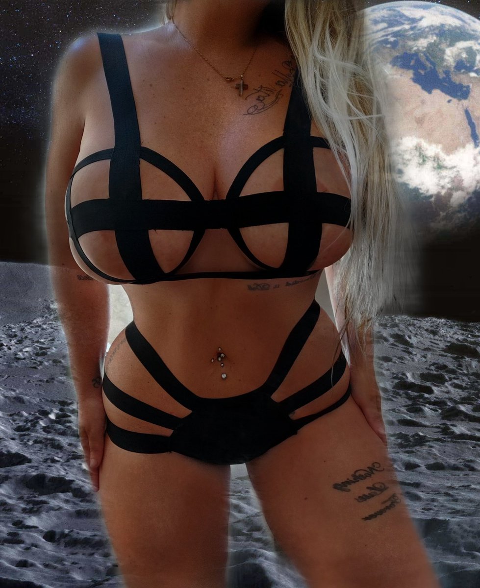 👽 Out of this world 👽 🖤 I've been sent here to ruin your bank accounts and lives 🖤 🖤 Give into me 🖤 Relinquish all control 🖤 Serve your purpose 🖤 Kneel and pay #FinancialDomination $bbr #findomme #bodyworship 🖤Cash.me/MYCASH232323 @RT_BBBP @RTdomX @RTsubby