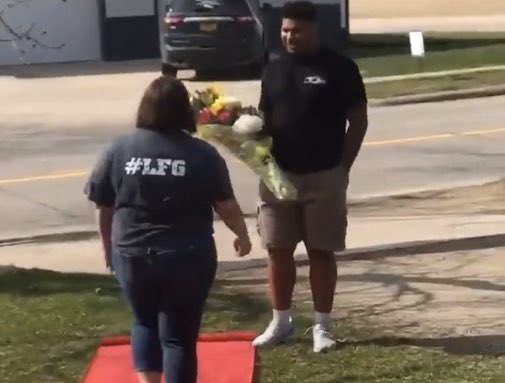 Jennalaineespn On Twitter My Top Draft Moments From Night 1 1 Tristan Wirfs Walks His Mom Down A Makeshift Red Carpet At No 13 2 Ceedee Lamb Snatches His Second Phone Back