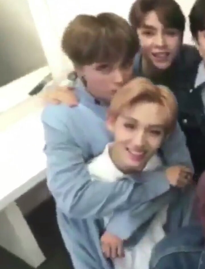 haechan with winwin (winhyuck)- love in the form of support and physical contact