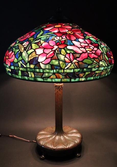 This New York auction house posted strong results for its March 22 auction (two days into the lockdown), grossing over $1M. Thank goodness for technology!
Top lot: Tiffany “Lotus” lamp $150k, followed by “Peony” lamp $125k. 
artfixdaily.com/artwire/releas…
#Tiffany