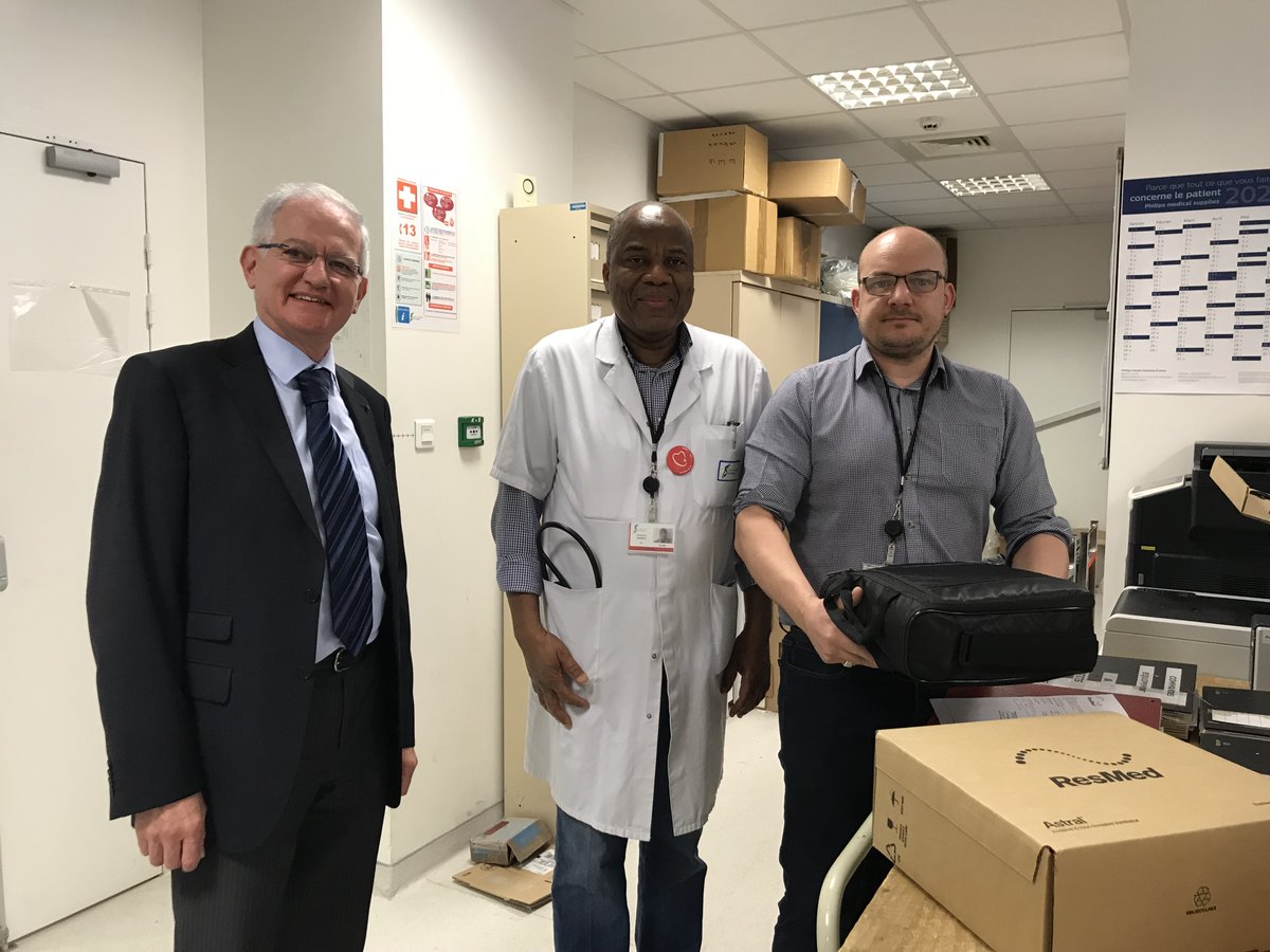 CHSF91's tweet photo. Réception aujourd'hui de deux respirateurs portatifs #Astral 150 offerts par le #Fonds de Dotation #solidarite Opéra au CHSF Evry/Corbeil ! Un don particulièrement utile dans la prise en charge des patients atteints de formes sévères de #Covid_19.  Merci++🌈 https://t.co/DseWVXSlPI