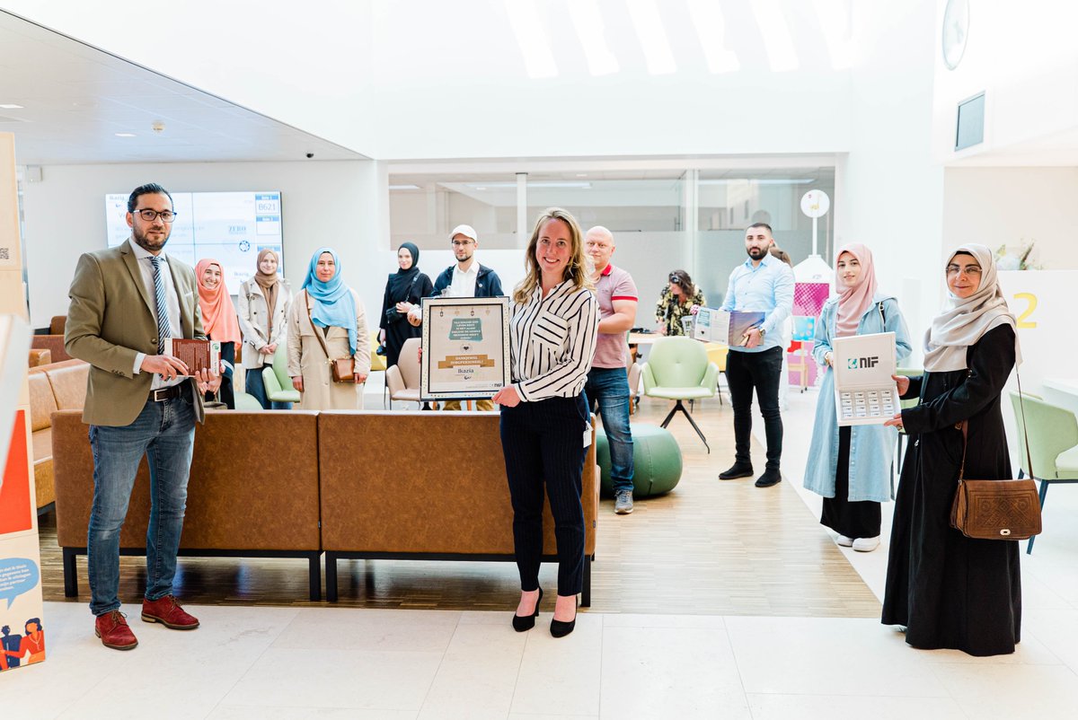 nifonline's tweet photo. Vandaag met al onze afdelingen @Ikazia bezocht om onze solidariteit aan het #zorgpersoneel te tonen onder het genot van #Turkse #lekkernijen. We werden gastvrij ontvangen. Ons boodschap wordt doorgegeven aan het personeel. Bedankt Afdeling Communicatie!

#corona #HeldenInDeZorg https://t.co/d7e5newMs1