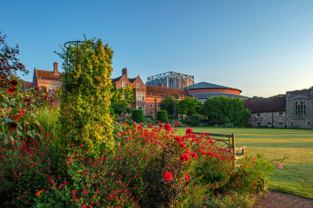 Glyndebourne is facing a devastating impact due to the loss of performances. For our artists and seasonal staff these cancellations mean the loss of their livelihoods. Please donate to our COVID-19 emergency appeal. glyndebourne.com/membership-and…

Photo: Clive Nichols