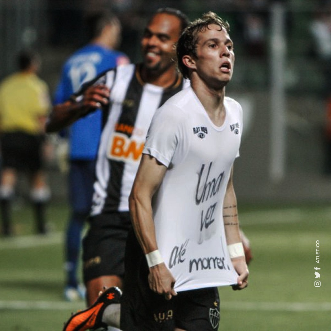 zzarachx's tweet photo. @b_10duarte:
joga na pl, tem libertadores, jogou copa do mundo, líder de assistências assim que chegou no Shaktar, ganhou campeonato da Ucrânia e a copa da Ucrânia e foi a  revelação do campeonato brasileiro 2012
tem que ter muita coragem pra resumir o bernard em 2 goleadas https://t.co/S84Z3XSlKZ