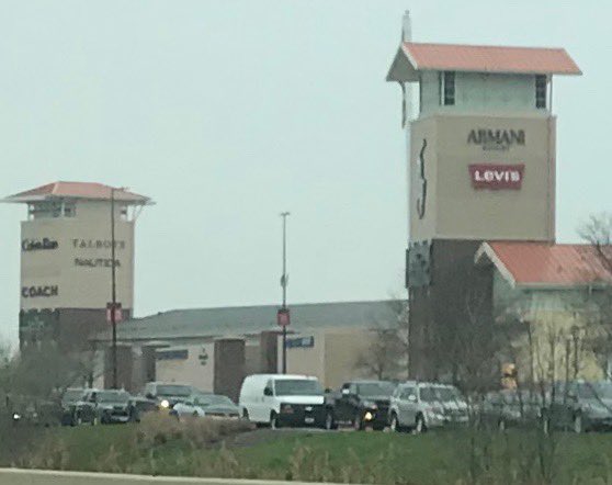 BeauDuran's tweet photo. From #Mobile780 in #Aurora where the new #Covid_19 testing site at the Chicago Premium Outlets hit capacity mere moments after opening at 8am. @AuroraPoliceIL remain on the scene turning cars away as the line continues to snake through the parking lot. @WBBMNewsradio https://t.co/FlMyLpqiwb