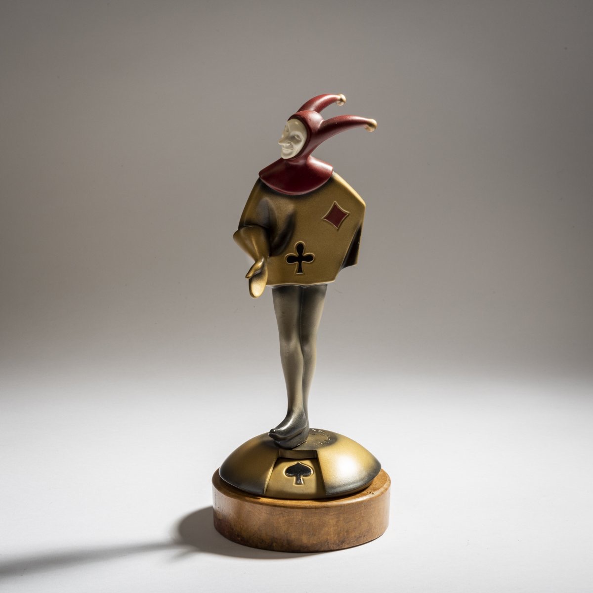 quittenbaum's tweet photo. Two fascinating figures by Roland Paris from our upcoming 'Art Deco - Art Nouveau' auction on 27 May: 'Joker' and 'Elan' 

#artdeco  #ivory https://t.co/VH8bDEktkO
