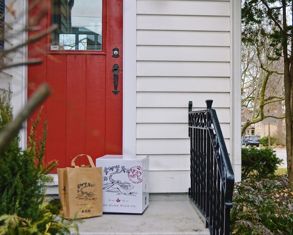 #SupportLocal @theharewineco is one of our amazing winery partners. They have stepped offering FREE, same-day delivery to all Niagara Residents and free shipping in Ontario on orders of 6 or more bottles! bit.ly/2KpbM4N
#TakeCarewithTheHare #NiagarasFinestHotels