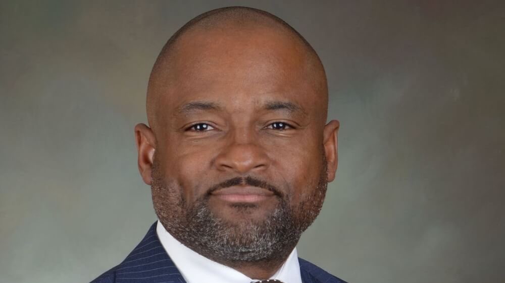 GVSUInclusion's tweet image. Meet our new VP for Enrollment Development ➡️ Welcome to @GVSU, Dr. B. Donta Truss 🔗gvsu.edu/s/1lv 🎉💙⚓️ #gvsu