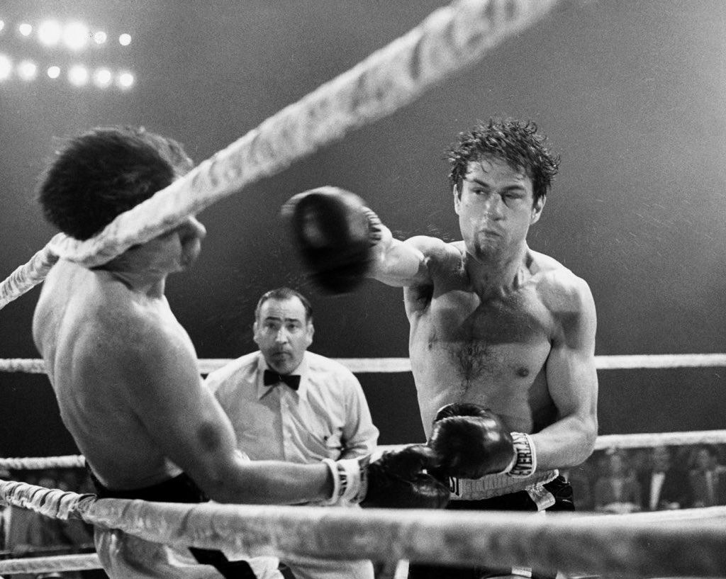 #1 - Raging Bull de Martin Scorsese (1980)Scorsese retrace les moments forts de la carrière flamboyante de Jack La Motta, champion de boxe poids moyen issue d'un milieu modeste. Un chef-d’oeuvre absolu qui nous compte bien plus que l’histoire d’un boxeur mais l’histoire des...