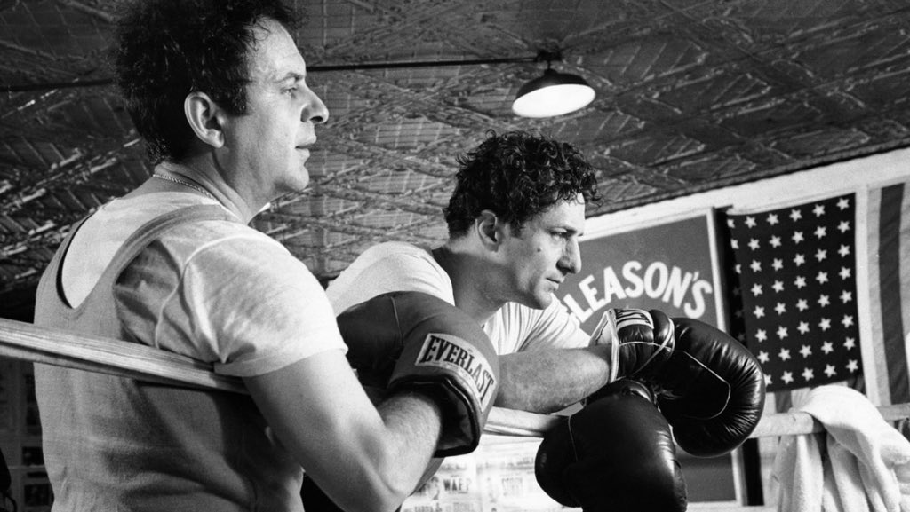 #1 - Raging Bull de Martin Scorsese (1980)Scorsese retrace les moments forts de la carrière flamboyante de Jack La Motta, champion de boxe poids moyen issue d'un milieu modeste. Un chef-d’oeuvre absolu qui nous compte bien plus que l’histoire d’un boxeur mais l’histoire des...