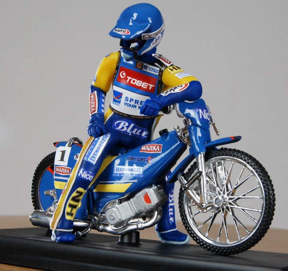 SpeedwayModels's tweet photo. 🇬🇧
Tomasz Gollob 🇵🇱 King of Polish speedway 🏆
What do you think about this position ?
🇵🇱
Tomasz Gollob 🇵🇱 Król polskiego żużla 🏆
Co myślicie o takiej pozycji ?
#mistrzjestjeden #speedwaymodels https://t.co/IdAqcFv4dq