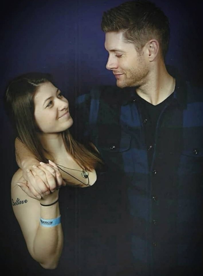 makavelirauhl's tweet photo. Looking at them both was the BEST. I'll never forget these days. Jensen one was in Orlando and Jared one was in New Jersey ♥️ I will always love and respect them. #ORLCon #NJCon #J2 #BiBro #SPNFamilyForever https://t.co/i42zOS5v2a