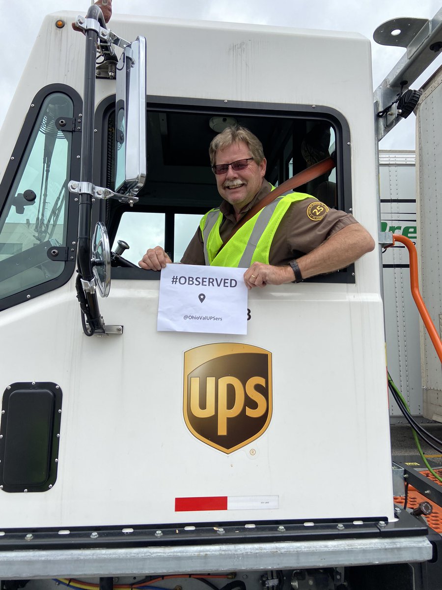COH driver Mr. B leads by example for all our shifters as he wears a seatbelt and avoids distractions while on the yard. #observed #ThanksForDelivering  #FeederFriday <a href="/OhioValUPSers/">Ohio Valley UPSers</a> <a href="/RickGaffneyJr/">Rick Gaffney</a> <a href="/joeboyleups/">Joe Boyle</a> <a href="/JECnKY/">Jessica Conatser</a>