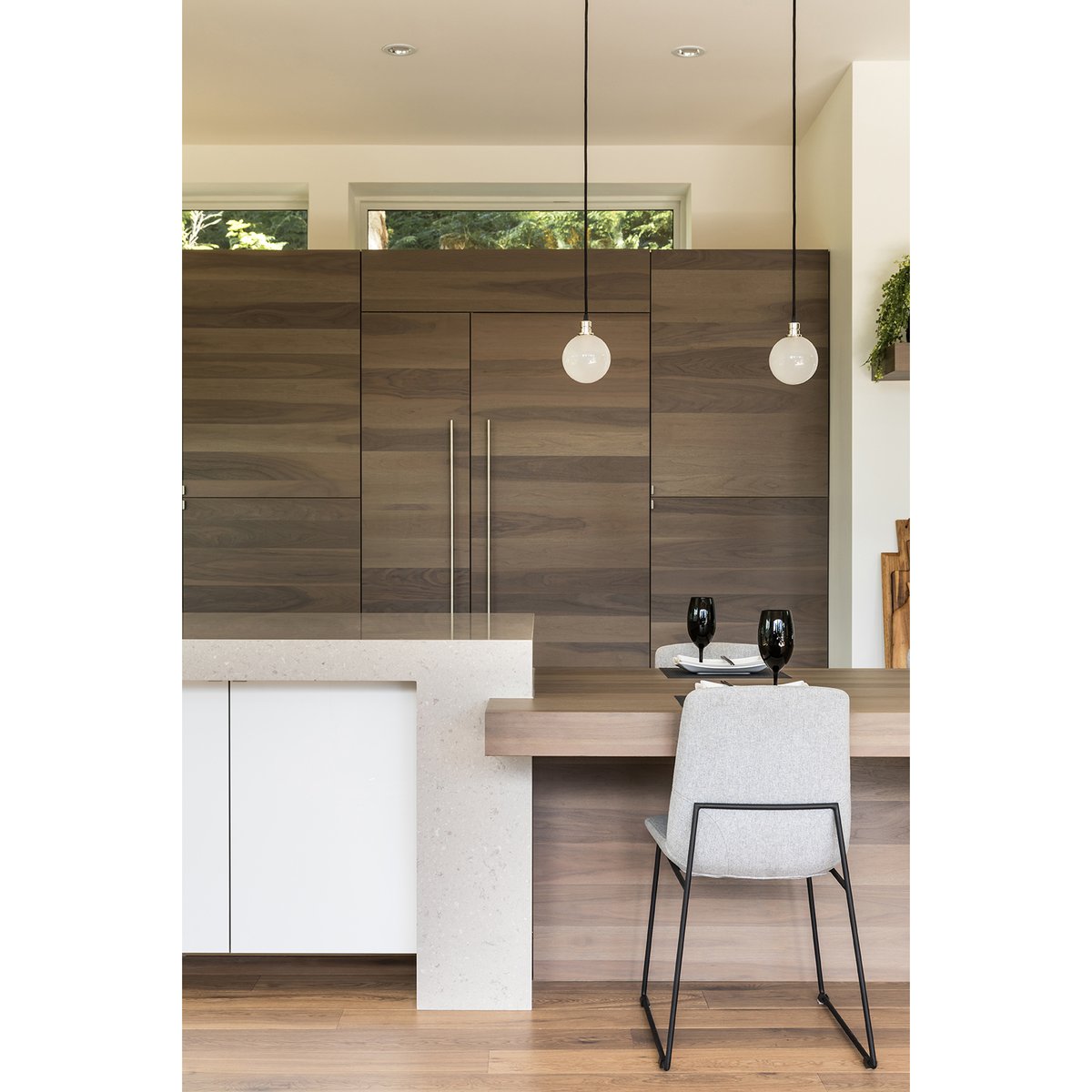 LukePotterPhoto's tweet photo. Continuing the theme of vignettes, this simple composition features some of the great design elements of this incredible kitchen. Excellent use of materials blended seamlessly. Cheers. #vignettes #VignettesDoneWell #InteriorPhotography #KitchenDesign https://t.co/aGsWsw4dEU