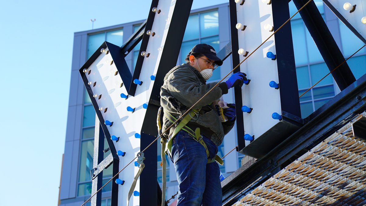 YMCA_Boston's tweet photo. Thank you #essential workers! The YMCA of Greater Boston recognizes you and your contribution to the health and well-being of our community during #COVID19. We proudly join our partner orgs in demonstrating gratitude for you in blue. #strongertogether #yinrealtime #gratitude https://t.co/6Sn8Qcm4Tr