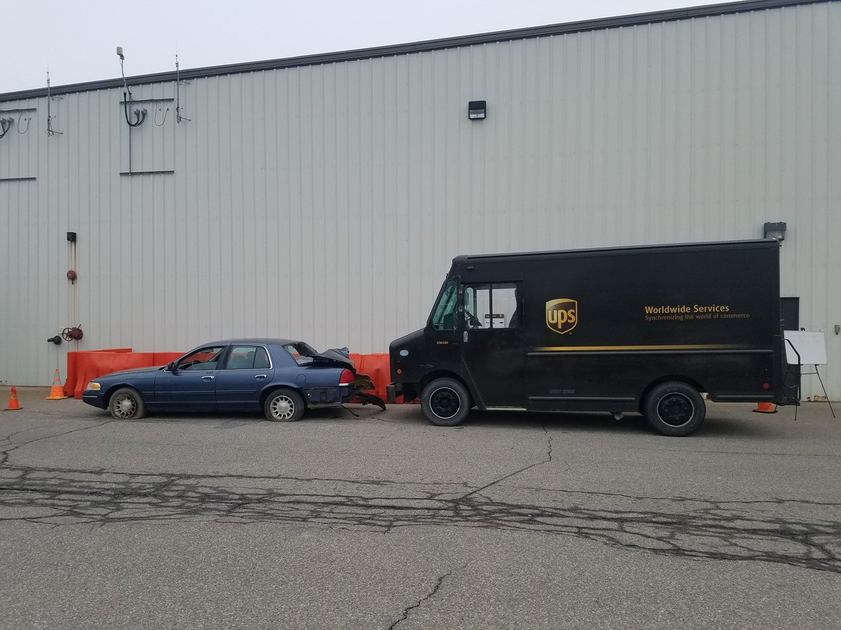 SafetyStJoe's tweet photo. Finishing up week 2 of Tier 3 training. We asked drivers how they are going to avoid a HOIR today. Responses were written on whiteboard along with a impactful PCM and rear ended sedan for a visual.@PaulHuyser @Gr8LakesSafety @Gr8LakesUPSers @johngiffel11 @Mark_L_Smith https://t.co/xFskr8pdBM