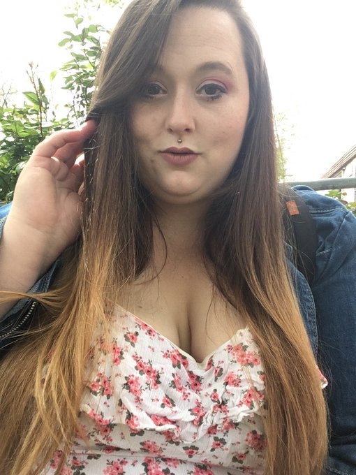 Wore my first spring dress! Any ❤️ ? https://t.co/OoI6FiWcp8