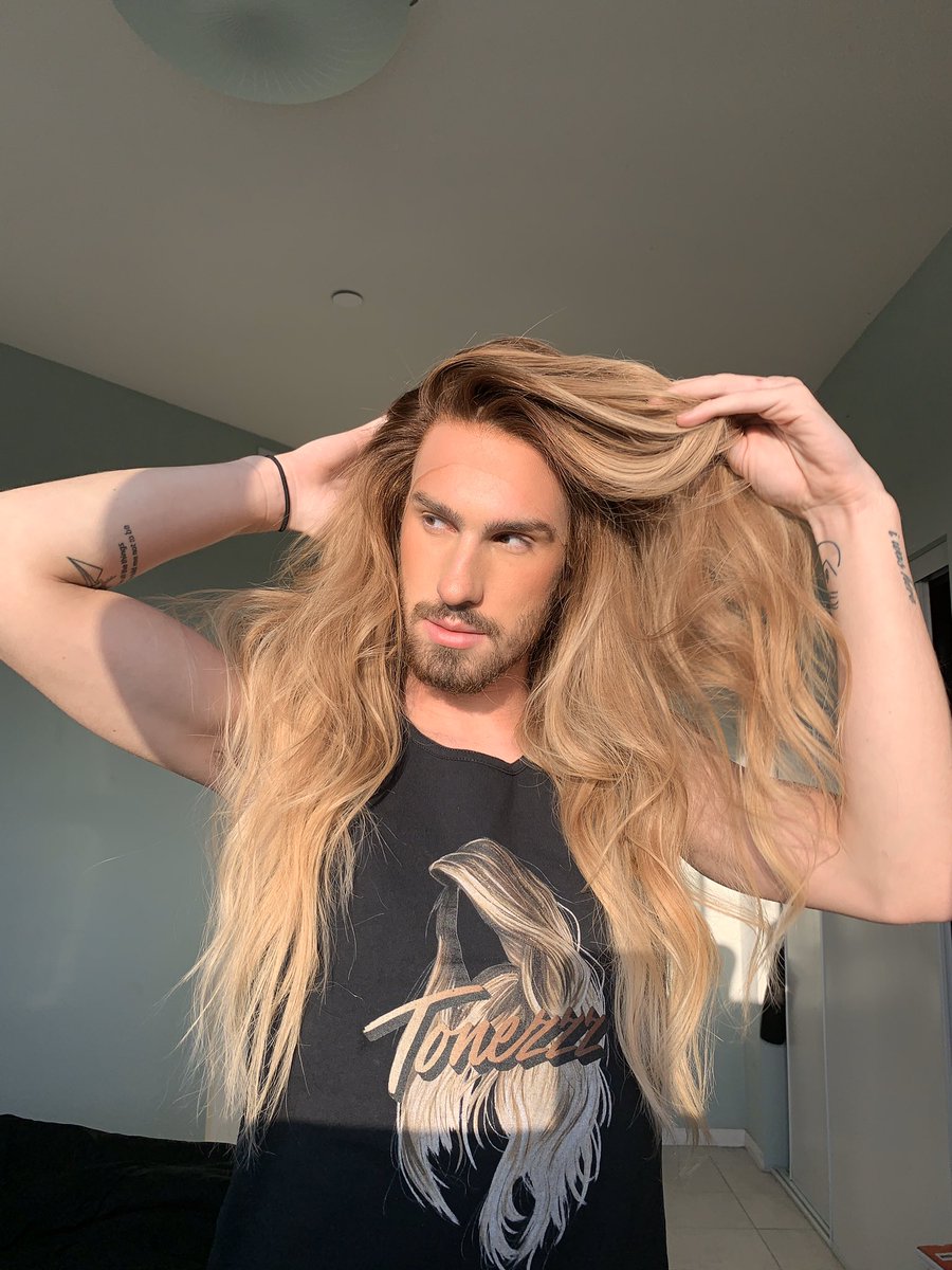 whatwig's tweet photo. I guess I’ll give Twitter a try.... hi everyone!! #whatwigs https://t.co/nj6YNkjQIA