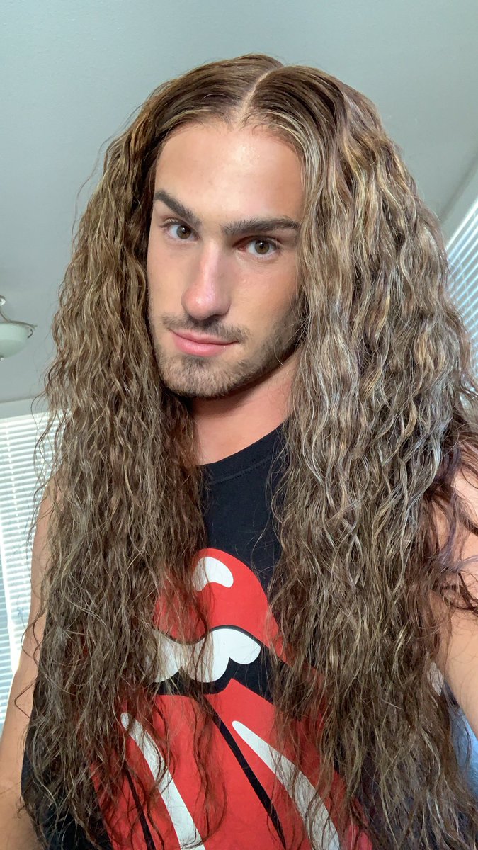 whatwig's tweet photo. I guess I’ll give Twitter a try.... hi everyone!! #whatwigs https://t.co/nj6YNkjQIA
