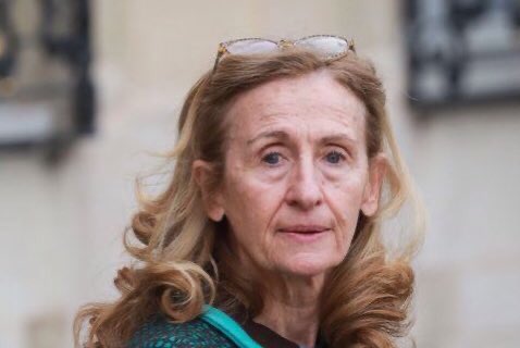 JournalElysee's tweet photo. 🇫🇷 ALERTE INFO : Pour @NBelloubet les propos de Jean-Pierre Pernaut peuvent « faire l’objet d’une sanction pénale. »

« Il est inadmissible qu’en France un présentateur télé puisse impunément critiquer le pouvoir en place. » déclare la Ministre de la Justice. https://t.co/9mZ6V6NwWK