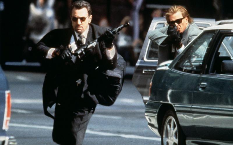 #5 - Heat de Michael Mann (1995)Quand la nouvelle recrue d’un gang tue un convoyeur de fonds lors d’un braquage de fourgon, tout s’emballe. Un film au casting XXL et remplit de rebondissement. La combinaison De Niro - Pacino - Kilmer fonctionne à merveille. Le film vaut le coup