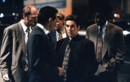 #5 - Heat de Michael Mann (1995)Quand la nouvelle recrue d’un gang tue un convoyeur de fonds lors d’un braquage de fourgon, tout s’emballe. Un film au casting XXL et remplit de rebondissement. La combinaison De Niro - Pacino - Kilmer fonctionne à merveille. Le film vaut le coup