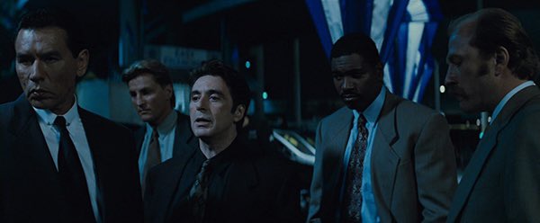 #5 - Heat de Michael Mann (1995)Quand la nouvelle recrue d’un gang tue un convoyeur de fonds lors d’un braquage de fourgon, tout s’emballe. Un film au casting XXL et remplit de rebondissement. La combinaison De Niro - Pacino - Kilmer fonctionne à merveille. Le film vaut le coup