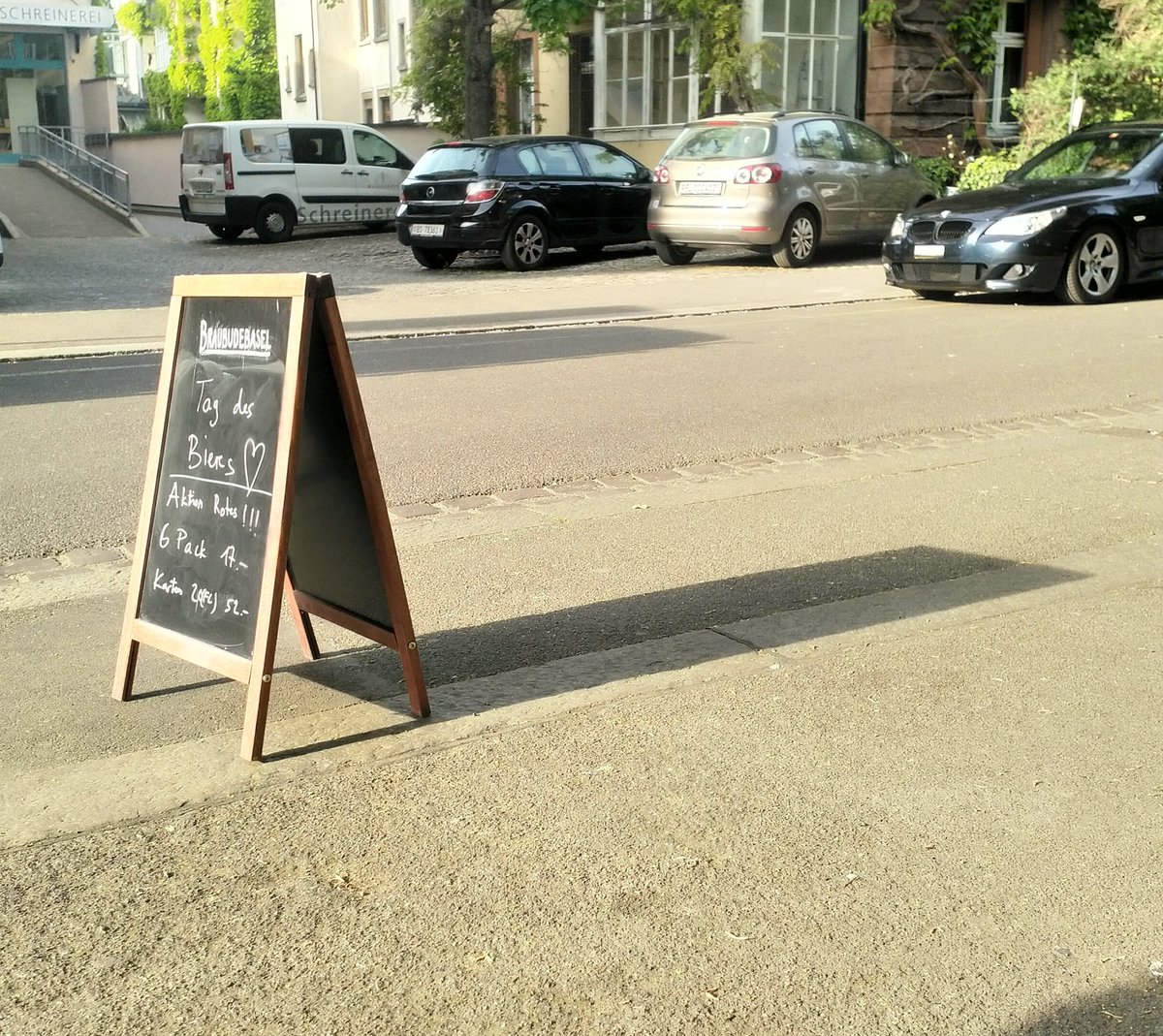 braubudebasel's tweet photo. #tdsb2020 #bbb #hösch #rampenverkauf #glaibasel
@schweizerbier https://t.co/g79WKm5zZ7