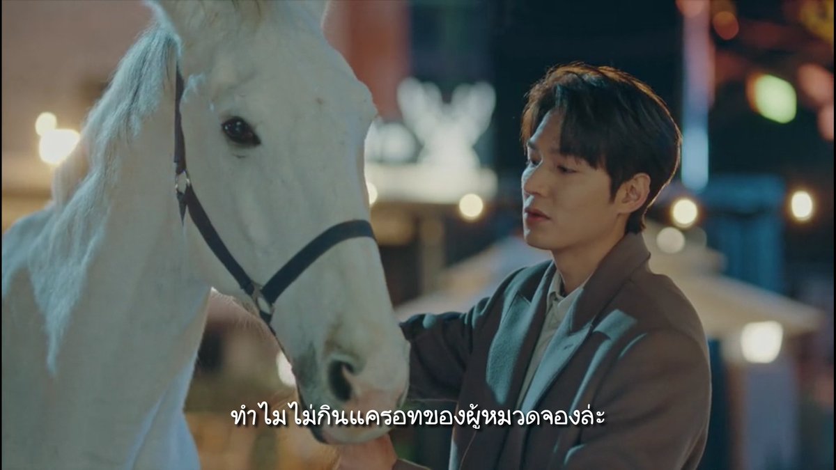 SopinyaR's tweet photo. คือสงสารแม็กซิมุสอ่ะ ไม่มีคนชิมแครอทให้เลยไม่ยอมกิน อย่างนี้ก็ได้เหรอ 555 เหนือสิ่งอื่นใด ไม่อยากกินให้อมไว้ คำสั่งราชาอย่างฮา 555
#TheKingEternalMonarch https://t.co/eHg3cBpvuc