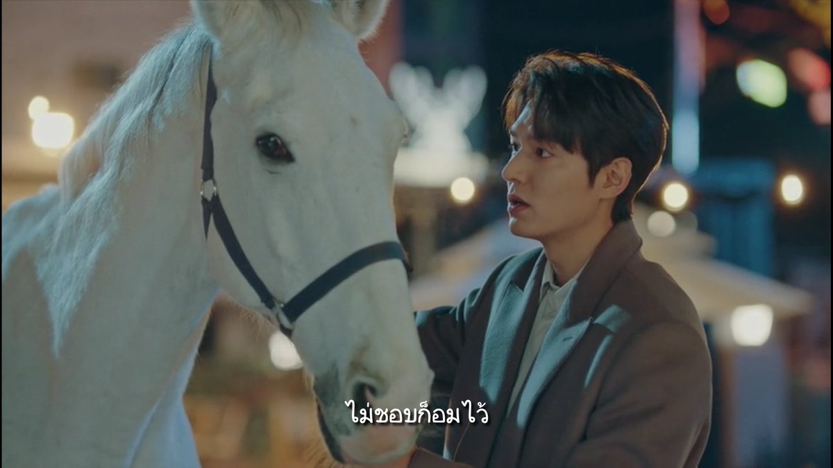 SopinyaR's tweet photo. คือสงสารแม็กซิมุสอ่ะ ไม่มีคนชิมแครอทให้เลยไม่ยอมกิน อย่างนี้ก็ได้เหรอ 555 เหนือสิ่งอื่นใด ไม่อยากกินให้อมไว้ คำสั่งราชาอย่างฮา 555
#TheKingEternalMonarch https://t.co/eHg3cBpvuc