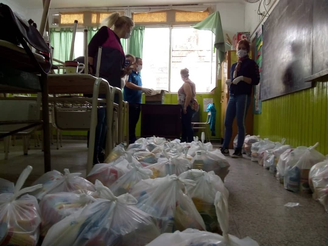 DanteBoeri's tweet image. Hoy dimos una mano en el armado del SAE de la Secu 30 y la Primaria 47 de #Echeverria. Siempre en las escuelas con nuestrxs compañerxs, siempre en las escuelas por nuestrxs alumnxs!!!
Organización y solidaridad!!!
@SUTEBAProvincia @PDSurradio @echeverriaol @hm_hugomoreno