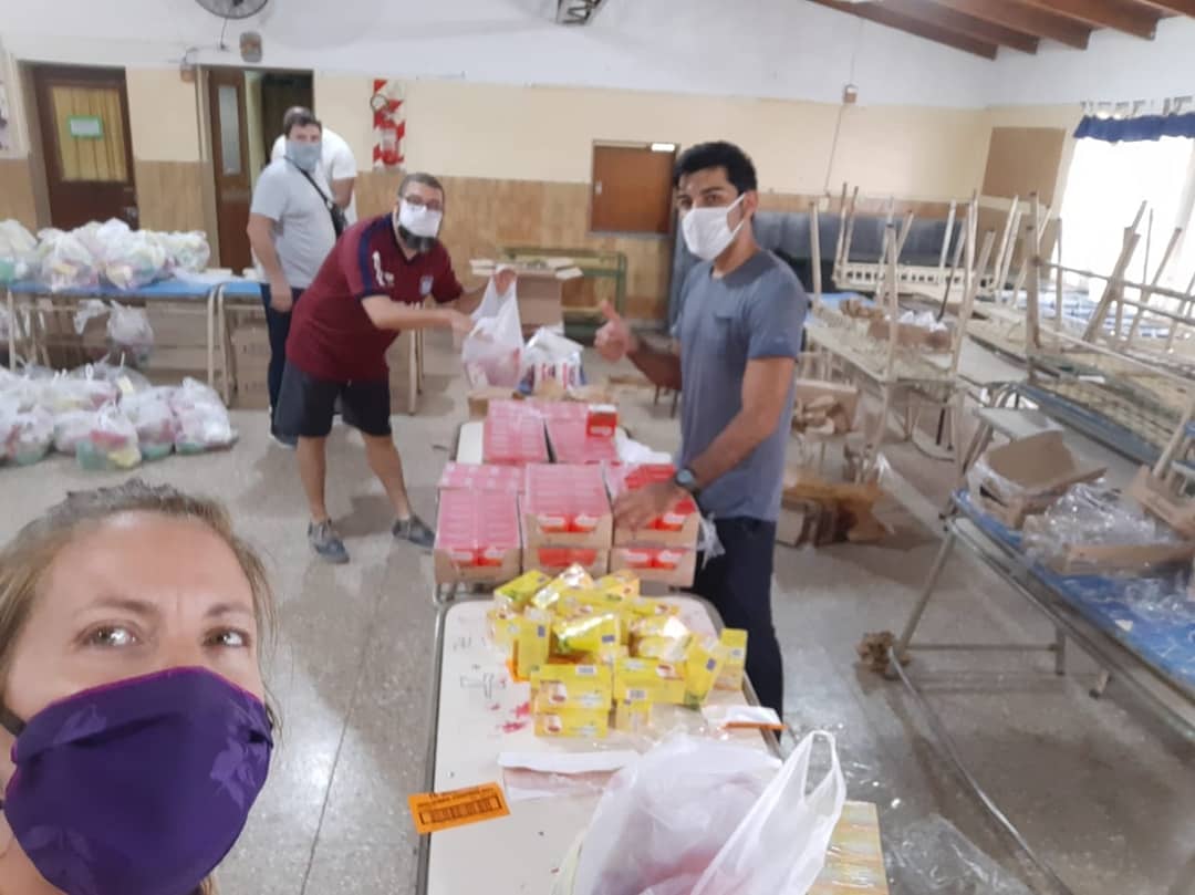 DanteBoeri's tweet image. Hoy dimos una mano en el armado del SAE de la Secu 30 y la Primaria 47 de #Echeverria. Siempre en las escuelas con nuestrxs compañerxs, siempre en las escuelas por nuestrxs alumnxs!!!
Organización y solidaridad!!!
@SUTEBAProvincia @PDSurradio @echeverriaol @hm_hugomoreno