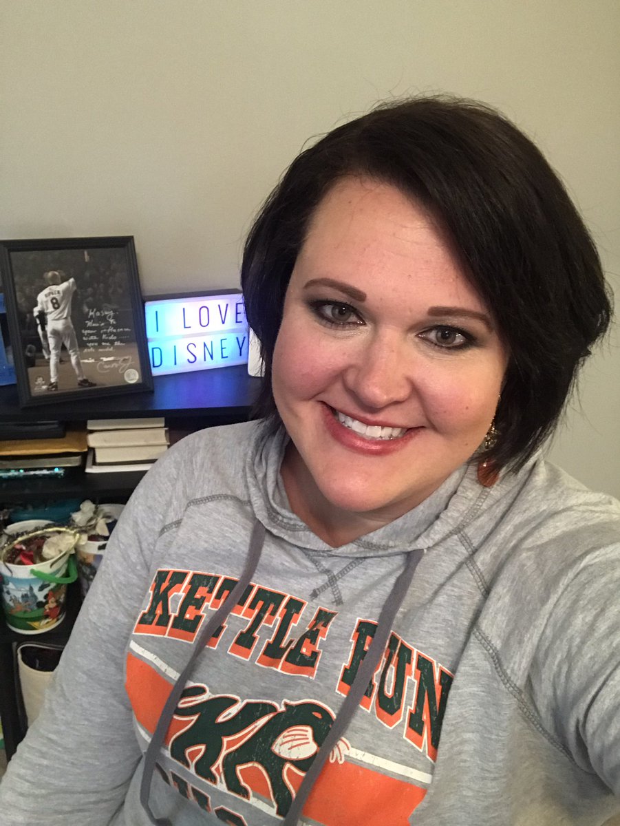KaseyWilloughb4's tweet photo. Happy Spirit Week! #weareKR #kettlerunSCA missing my fellow Cougars! 🐾 🧡💚 https://t.co/q8wpuWIaGZ