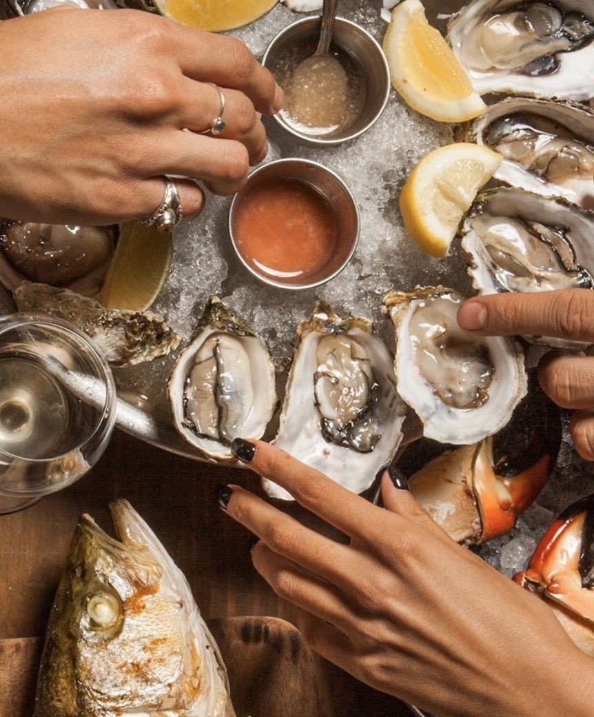 catharsisfest's tweet photo. Our comrade #TomásBermudez: Welcome to @la_Docena 

It is a concept that offers the best assortment of seafood, always guaranteeing freshness and quality.

Spend 800 pesos &amp; when you pick up the order, they will give you a bottle of rosé wine so you can enjoy it with your dishes. https://t.co/WYnCV1HG0B