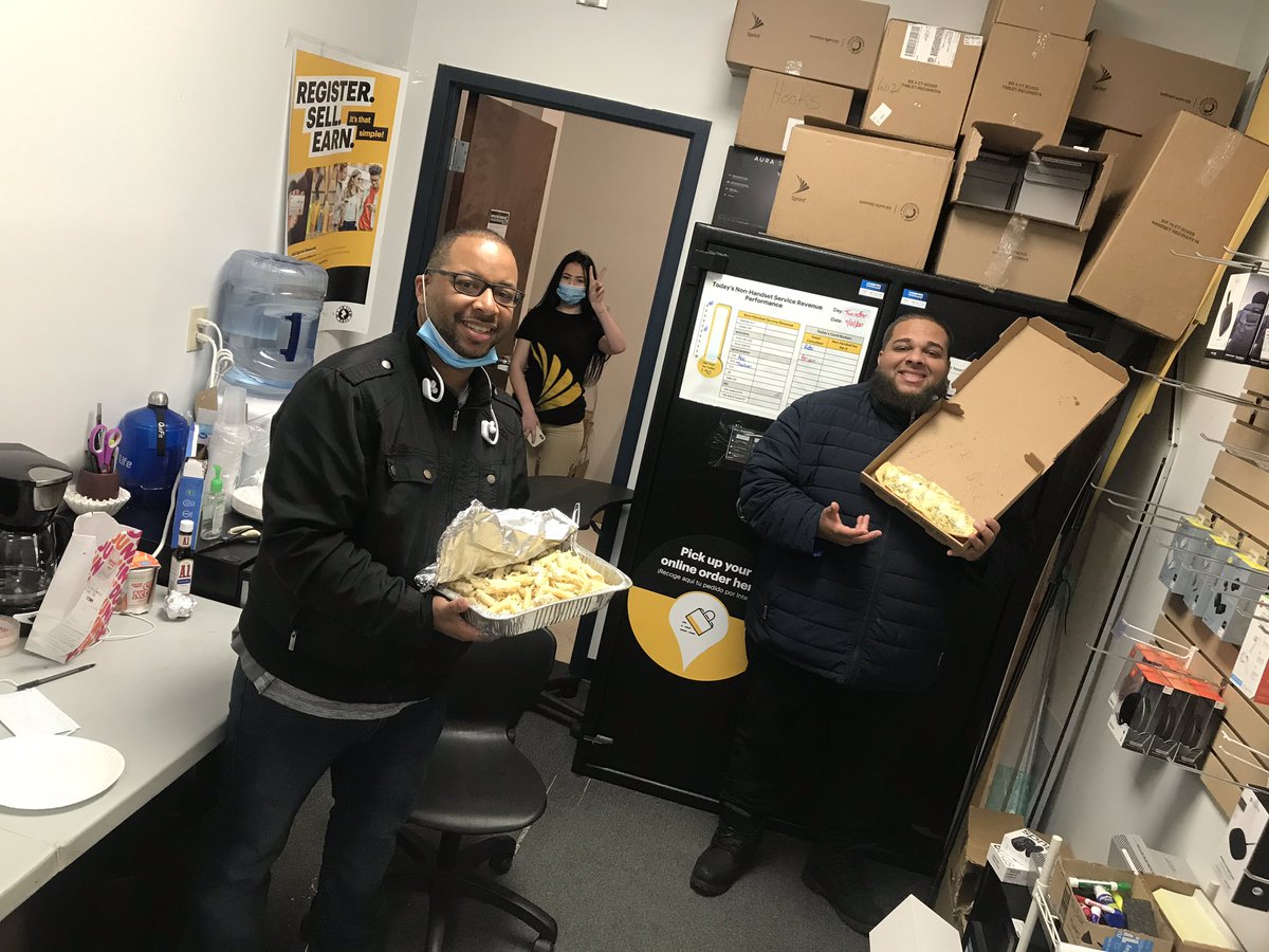 jho_garci's tweet photo. As I promised, home cooked baked chicken Alfredo for an amazing job holding it down 💯#NPS #NewTMobile #SolutionCenterDoes @bthudson3 @SprintSCLLC 💪🏼💪🏼 https://t.co/DHDHtHDlzx
