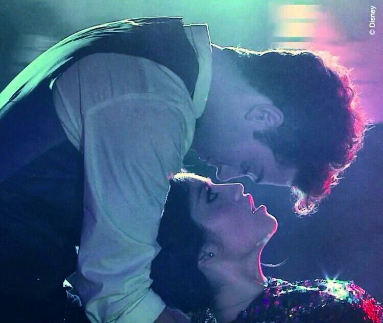 rggrlxnostalgia's tweet photo. esto no se supera ni en mil años luz ❤️ #lutteoforever https://t.co/uUvH1vpoYy