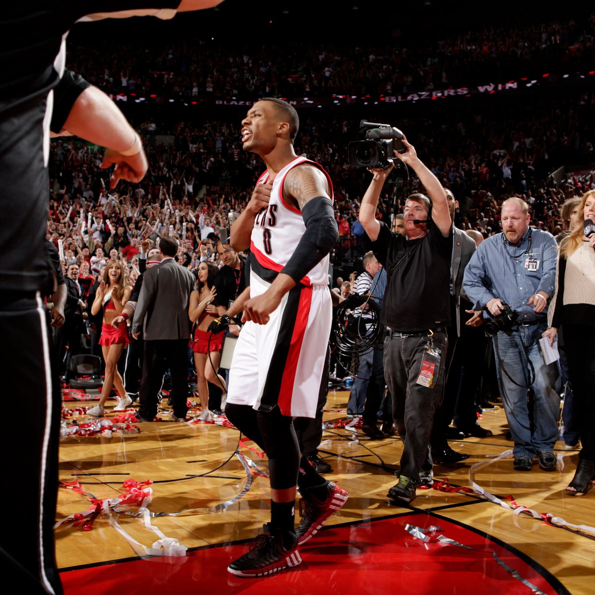 NBATV's tweet photo. It's like clockwork for Dame 😤⌚️

Rockets vs. Blazers, 2014 WC First Round Game 6 - 4pm ET on NBA TV! https://t.co/eoC8YBzWys