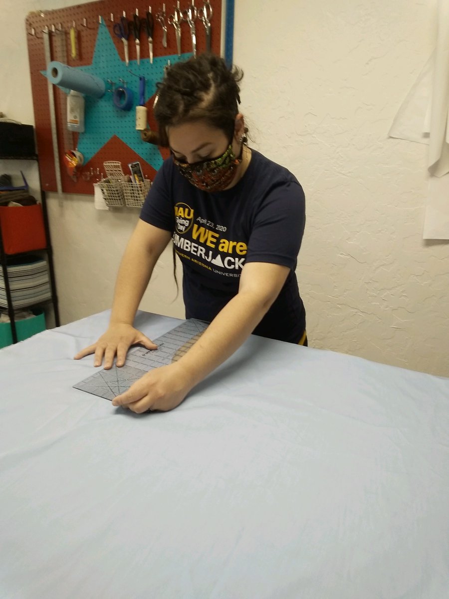 asoralaras's tweet photo. Had a great day volunteering at Threaded Together. Helped mark fabric gowns & put mask kits together. It's amazing how the Flagstaff community is supporting each other through this wild time. #axeofkindness #threadedtogether #flagstaff #lumberjacks #nau #naualumni #helpingothers https://t.co/QMzOPN3BIy