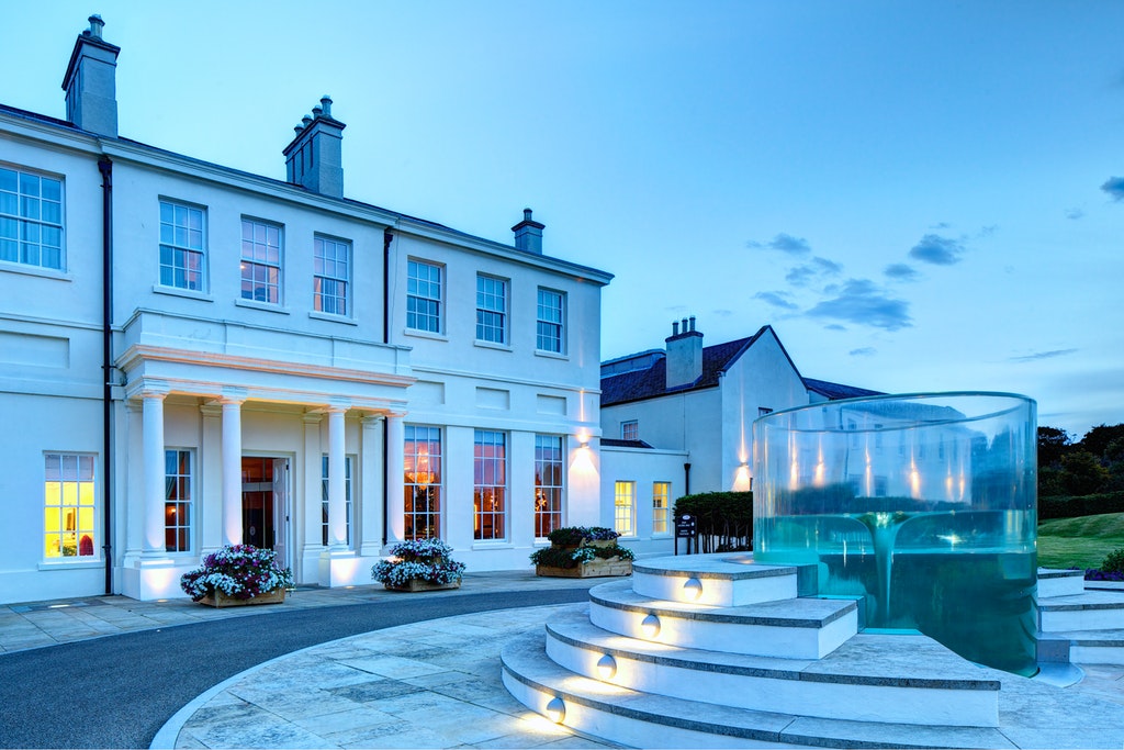 DurhamCouncil's tweet photo. Congratulations to the many fantastic #CountyDurham attractions &amp; accommodation recognised at this week’s #NETourismAwards - 5 ⭐️@SeahamHallHotel was awarded GOLD for small hotel of the year &amp; @Ramside_Hall SILVER for large hotel #NETA2020 #LoveDurham
👉 https://t.co/RvPWtnJNoU https://t.co/9l5SO0L9Ko