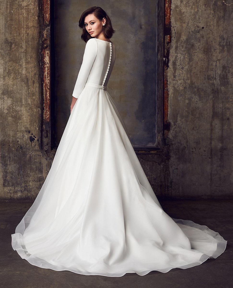MikaellaBridal's tweet photo. Fairytale #feels ✨#Style2308
.
.
https://t.co/Qwl2OLyec6
.
.
#mikaellabridal #mikaellabride #weddingdress #weddinggown #bridalgown #eveninggown #bridal #gowns #styledshoot #modestwedding #modestbride https://t.co/n45rZzcvt0