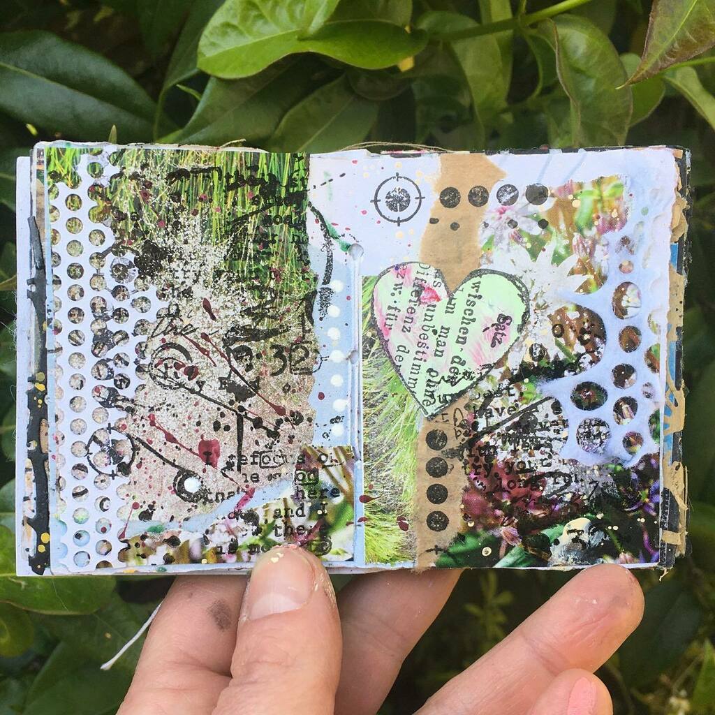 France_Linder's tweet photo. The last pages of my booklet. #spread #layout #artjournal #collagejournal #artjournaling #miniature #miniaturecollage #papersewing #papercollage #papercollageart #diecut #stamping #stenceling #lovethis #lace #tinyjournal #tiny #tinyartjournal #tinycollage #tinycollagebook #d… https://t.co/y1vbG5s4GM