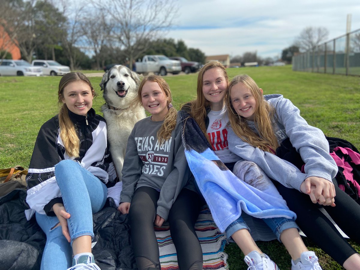 Monica_wood42's tweet photo. Meet the Homies❤️🤪 #familyfriday @TWUVolleyball @twupioneers https://t.co/KEzP4gGYir