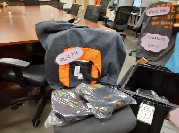 THD_Seabrook's tweet photo. #Team3404 #greenbravo #ourassociatesrock #creatingexcitement #beattheblues https://t.co/1QTDPnPvX2